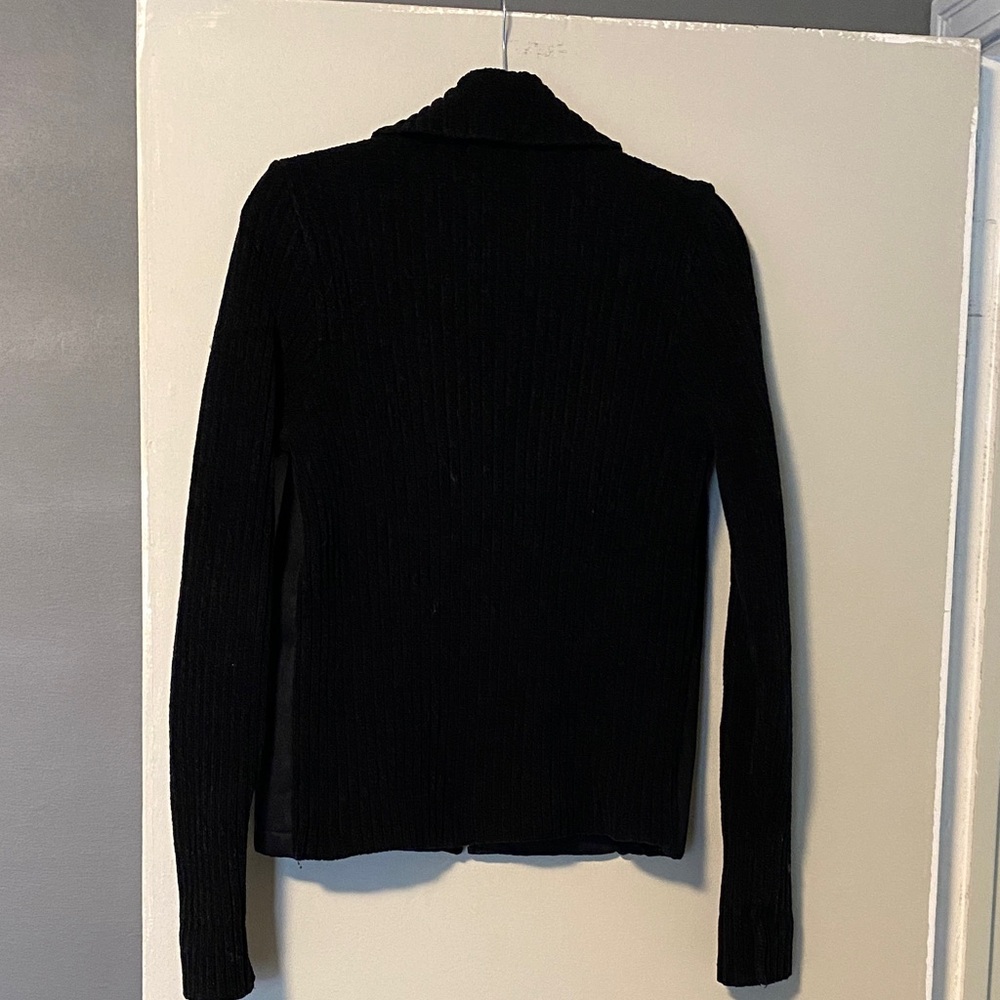 Black Sweater with Fitted Design and Full-Length Zipper - Picture 4 of 5